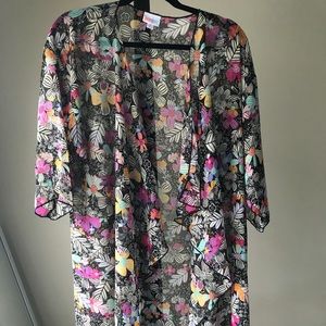 EUC LuLaRoe Medium Shirley